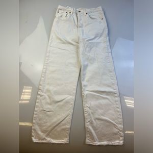Levi’s Ribcage Straight Ankle White Jeans R145-1